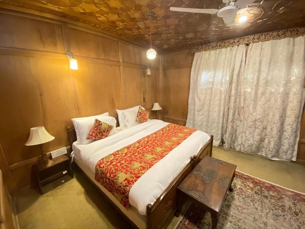 Nazneen Group Of Houseboats Srīnagar Habitación foto